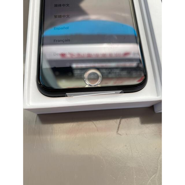 Apple(アップル)のiPhone SE 第2世代 64GB ブラック SIMロック解除済 スマホ/家電/カメラのスマートフォン/携帯電話(スマートフォン本体)の商品写真