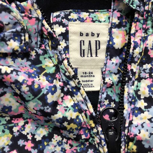 babyGAP(ベビーギャップ)のGAP ウィンドブレーカー 18-24months キッズ/ベビー/マタニティのキッズ服女の子用(90cm~)(ジャケット/上着)の商品写真