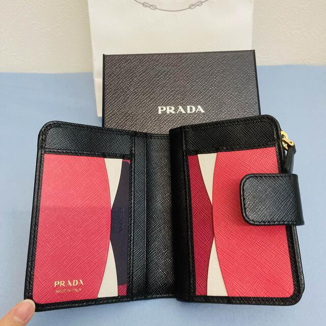 【国際ブランド】 PRADA - 【ちゃっくんお母さん】PRADA サフィアーノ　二つ折り財布　小銭入れ付き 財布