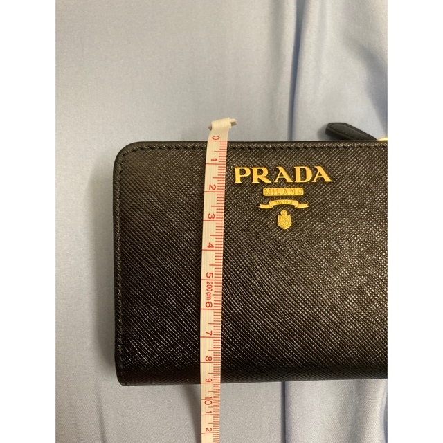 PRADA(プラダ)の【ちゃっくんお母さん様専用】PRADA サフィアーノ　二つ折り財布　小銭入れ付き レディースのファッション小物(財布)の商品写真