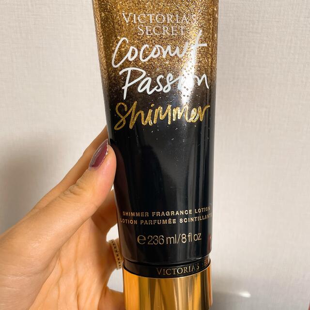 Victoria's Secret(ヴィクトリアズシークレット)のヴィクトリアシークレット SHIMMER LOTION 2本セット コスメ/美容のボディケア(ボディローション/ミルク)の商品写真