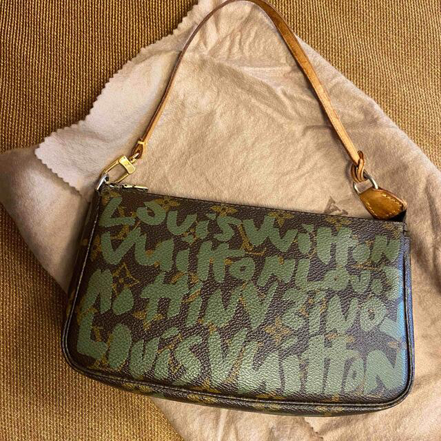 【ネット限定】 VUITTON - VUITTON LOUIS ルイヴィトン カーキ アクセサリーポーチ ポーチ グラフィティ ハンドバッグ