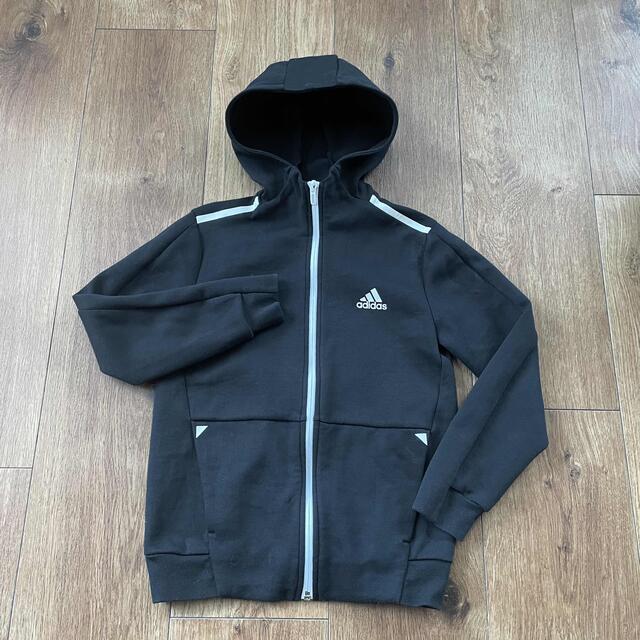 adidas(アディダス)のadidas アディダス ジップアップパーカー 140 黒 キッズ/ベビー/マタニティのキッズ服男の子用(90cm~)(ジャケット/上着)の商品写真