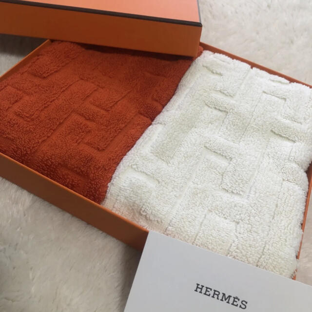 Hermes(エルメス)の【kchan様専用】タオルセット　新品タグ付 レディースのファッション小物(ハンカチ)の商品写真