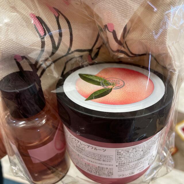 THE BODY SHOP(ザボディショップ)のボディショップ　ボディヨーグルト　シャワージェル コスメ/美容のボディケア(バスグッズ)の商品写真