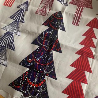 マリメッコ(marimekko)の新品★レア　marimekko はぎれ生地　クーシコッサ　赤　クリスマスツリー(生地/糸)