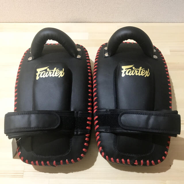 新品】fairtex キックミット KPLC6 Black/Gordの通販 by NAK ムエタイ ...