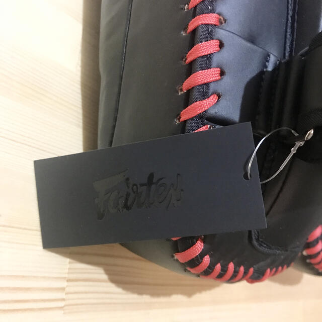 新品】fairtex キックミット KPLC6 Black/Gordの通販 by NAK ムエタイ ...