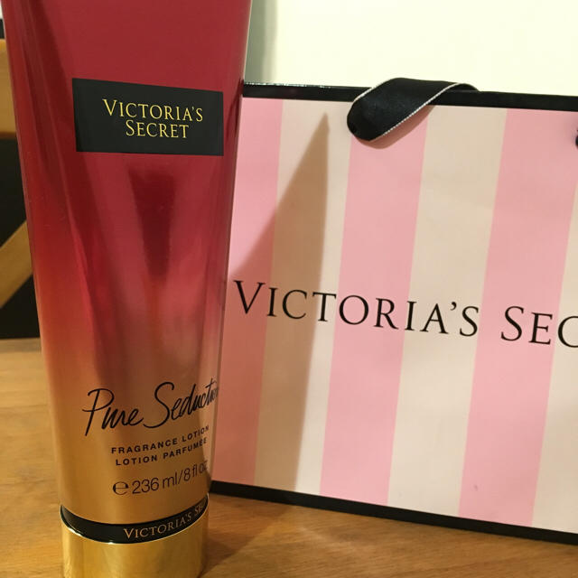 Victoria's Secret(ヴィクトリアズシークレット)のヴィクトリアシークレットボディクリーム コスメ/美容のボディケア(ボディクリーム)の商品写真