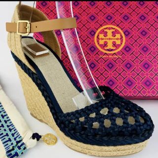 トリーバーチ(Tory Burch)の新品未使用★トリーバーチ・編み込み エスパ ウェッジソール サンダル（6.5）(サンダル)