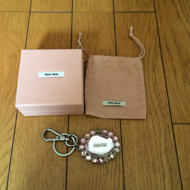 miumiu(ミュウミュウ)のmiumiuキーホルダー レディースのファッション小物(キーホルダー)の商品写真