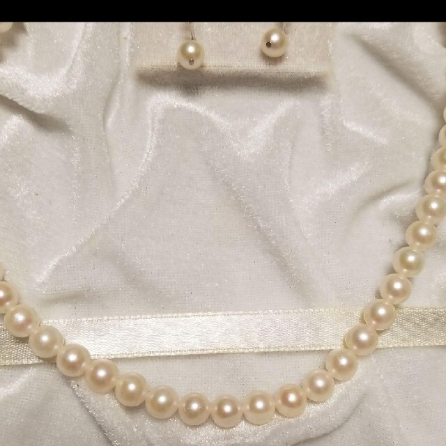 鑑定書付き真珠ネックレスとイヤリングですレディース