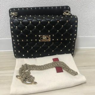 ヴァレンティノ(VALENTINO)のクーポン中お値下げ✨美品✨大人気ヴァレンチ　ロックスタッズチェーンバック(ハンドバッグ)