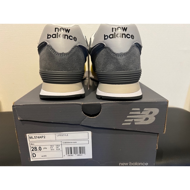 New Balance(ニューバランス)のTHE APARTMENT NEWBALANCE ML574AP2 国内正規品 メンズの靴/シューズ(スニーカー)の商品写真