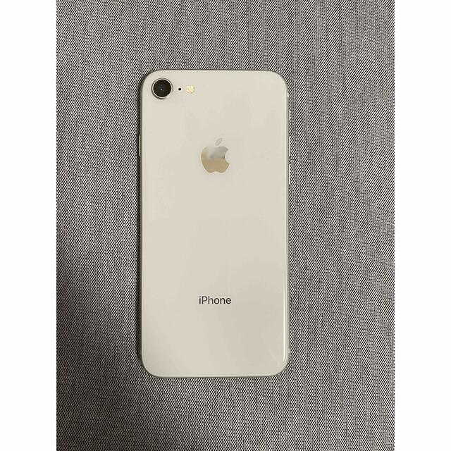 Apple(アップル)のiPhone8 64GB シルバー スマホ/家電/カメラのスマートフォン/携帯電話(スマートフォン本体)の商品写真