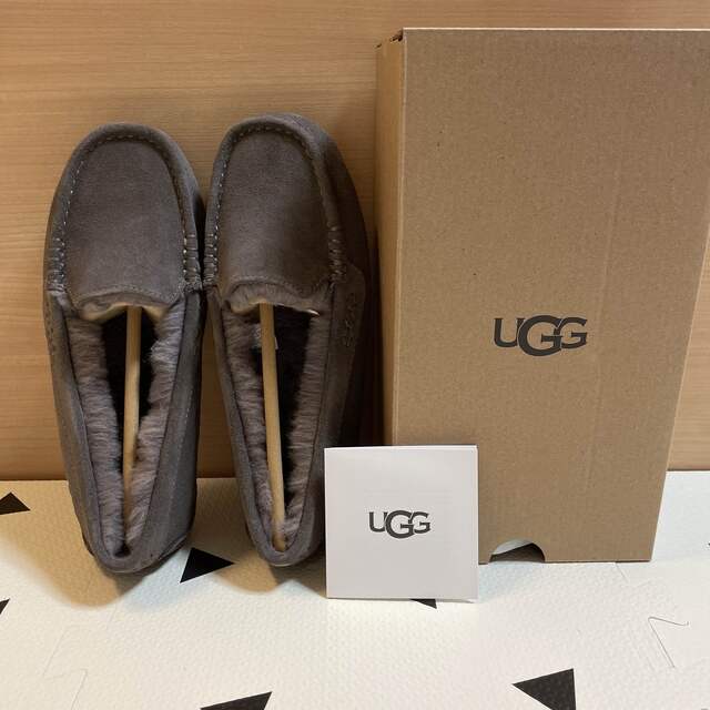 UGG(アグ)の新作 ウォータープルーフ UGG アンスレー サンダークラウド US6 レディースの靴/シューズ(スリッポン/モカシン)の商品写真