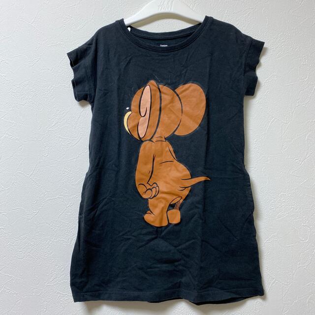 Design Tshirts Store graniph(グラニフ)のグラニフ　トムとジェリーのTシャツワンピ　110 キッズ/ベビー/マタニティのキッズ服女の子用(90cm~)(Tシャツ/カットソー)の商品写真