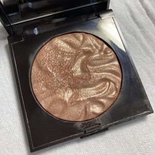 ローラメルシエ(laura mercier)のローラメルシエ　フェイスイルミネーターインディスクレション(フェイスカラー)