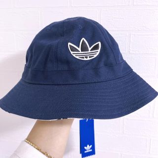 アディダス(adidas)の【adidas】ツイルバケットハット　新品　サイズフリー　57〜60㌢(ハット)