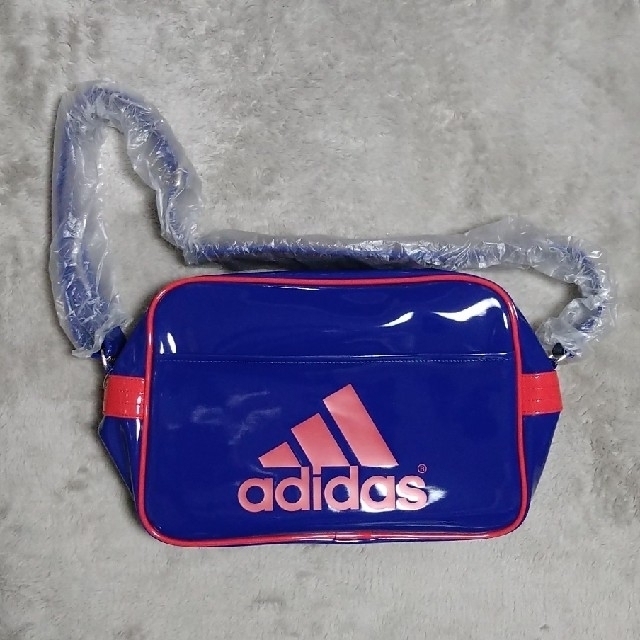 adidas(アディダス)のadidasエナメルバッグ 12L / NS（36☓25☓16cm） スポーツ/アウトドアのスポーツ/アウトドア その他(その他)の商品写真