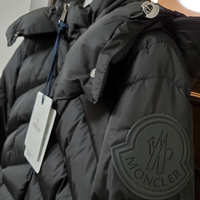 MONCLER(モンクレール)の2021　MONCLER　ロングダウン　AGOT 　希少ブラック1  試着のみ　 レディースのジャケット/アウター(ダウンコート)の商品写真