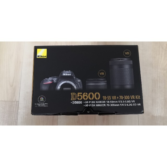 Nikon ニコン D5600 ダブルズームキット　16GB SDカード付き