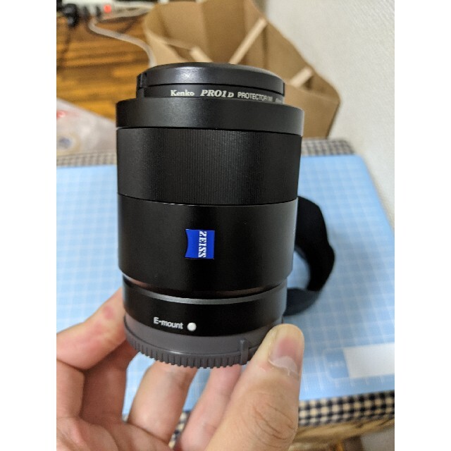 SONY(ソニー)のsony zeiss FE 55mm F1.8 SEL55F18Z  スマホ/家電/カメラのカメラ(レンズ(単焦点))の商品写真