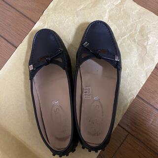 トッズ(TOD'S)のTODS Remain Black Leather Loafers 箱付き(ローファー/革靴)