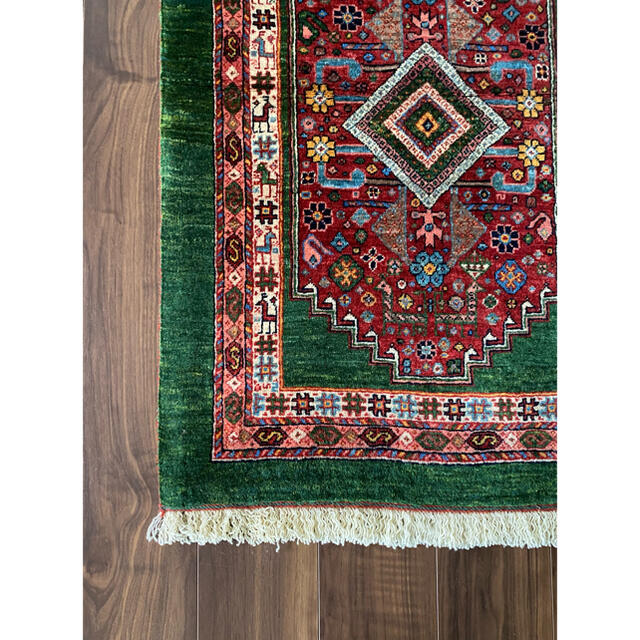 カシュガイ族　手織り絨毯　103×71cm インテリア/住まい/日用品のラグ/カーペット/マット(ラグ)の商品写真
