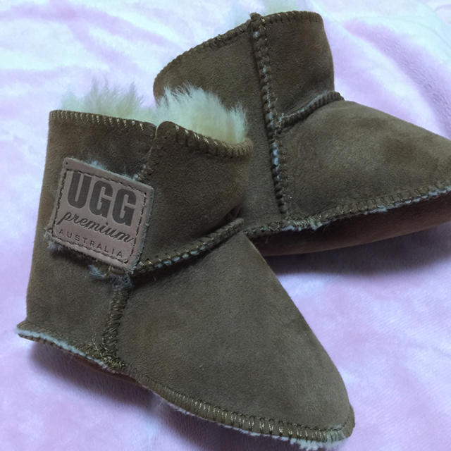 UGG(アグ)の未使用♡UGG ベビーシューズ 14㎝ キッズ/ベビー/マタニティのベビー靴/シューズ(~14cm)(ブーツ)の商品写真