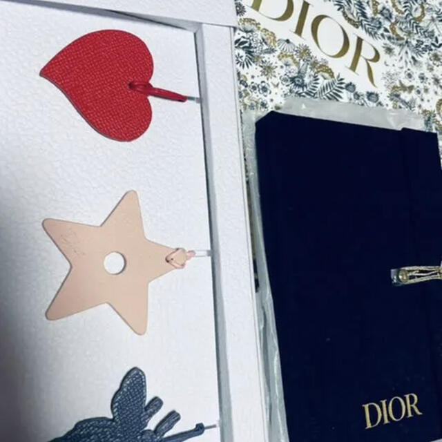 Dior(ディオール)のDIORノベルティセット　ノート　チャーム エンタメ/ホビーのコレクション(ノベルティグッズ)の商品写真