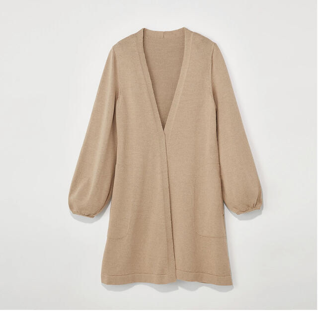 FOXEY(フォクシー)の再販中のフォクシー　KNIT CARDIGAN "APRICOT"  レディースのトップス(カーディガン)の商品写真