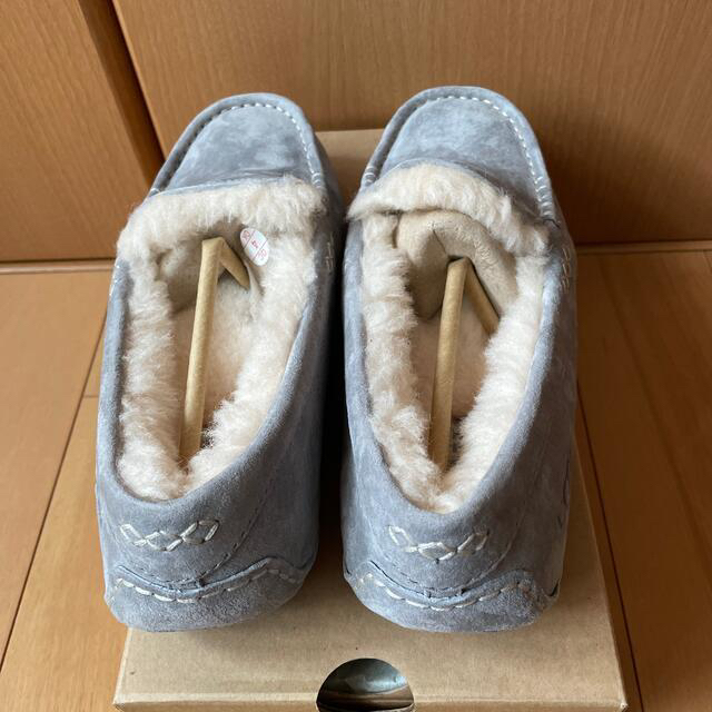 UGG(アグ)のUGG アンスレーモカシン　ライトグレー レディースの靴/シューズ(スリッポン/モカシン)の商品写真