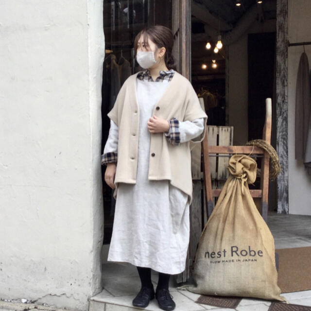 nest Robe(ネストローブ)の美品☆ネストローブ ウールハーフリバーガウンベスト レディースのトップス(ベスト/ジレ)の商品写真