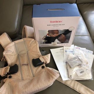 ベビービョルン(BABYBJORN)の超美品　ベビービョルン　One KAI Air パーリーピンク(抱っこひも/おんぶひも)