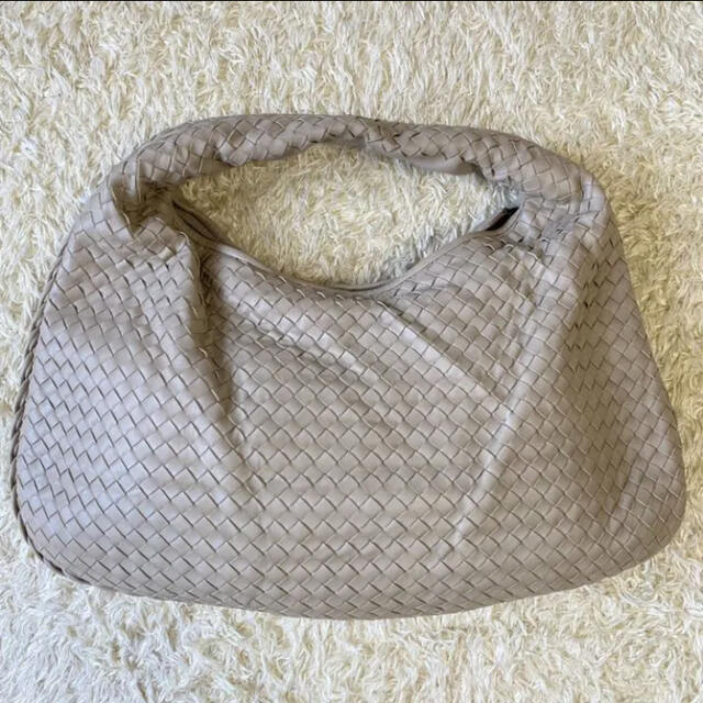 Bottega Veneta(ボッテガヴェネタ)の極美品 ボッテガヴェネタ ショルダーバッグ イントレチャート カンパーナ レザー レディースのバッグ(ショルダーバッグ)の商品写真