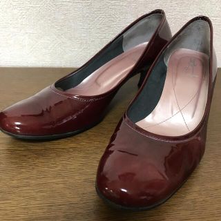 うさぎや エナメルパンプス 23.0cm エンジ色(ハイヒール/パンプス)