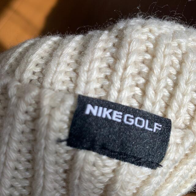 NIKE(ナイキ)のNIKE GOLF アイボリーニット帽（レディース ） レディースの帽子(ニット帽/ビーニー)の商品写真