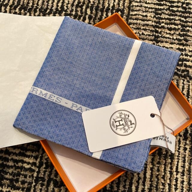 Hermes(エルメス)の新品未使用！エルメス❤︎ハンカチ メンズのファッション小物(ハンカチ/ポケットチーフ)の商品写真