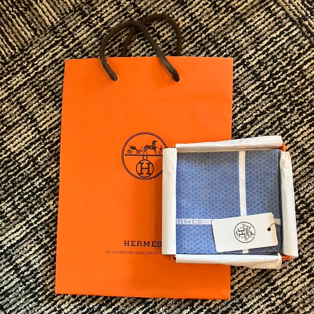 Hermes(エルメス)の新品未使用！エルメス❤︎ハンカチ メンズのファッション小物(ハンカチ/ポケットチーフ)の商品写真