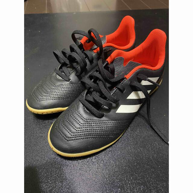 adidas(アディダス)のアディダス　室内用　フットサルシューズ　22cm スポーツ/アウトドアのサッカー/フットサル(シューズ)の商品写真