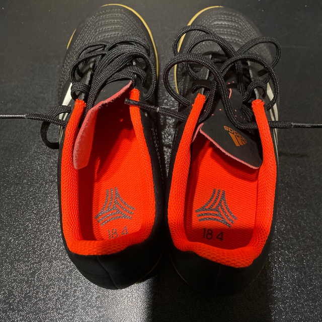 adidas(アディダス)のアディダス　室内用　フットサルシューズ　22cm スポーツ/アウトドアのサッカー/フットサル(シューズ)の商品写真