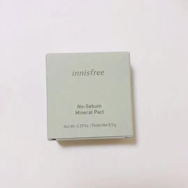 Innisfree(イニスフリー)の[純正規品]イニスフリーノーセバムミネラルパクト8.5g•パフ付き コスメ/美容のベースメイク/化粧品(フェイスパウダー)の商品写真