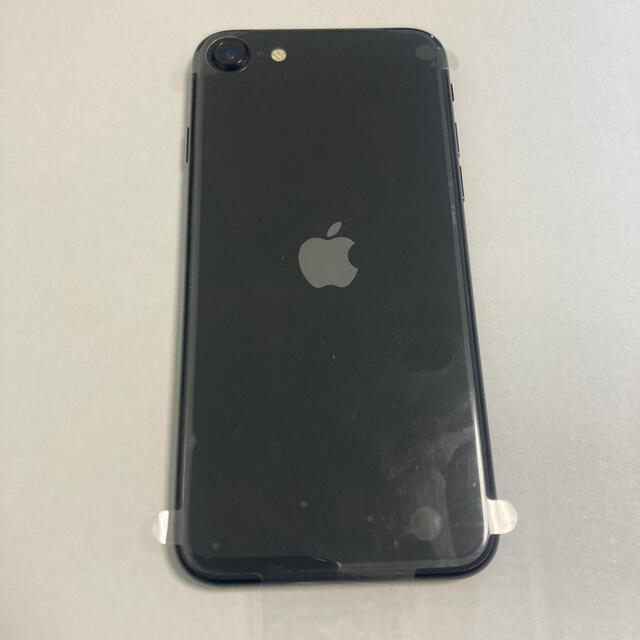 Apple(アップル)の【新品】iPhoneSE 第2世代 128GB ブラック スマホ/家電/カメラのスマートフォン/携帯電話(スマートフォン本体)の商品写真