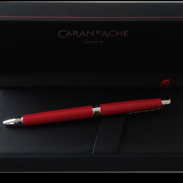 CARAN d'ACHE(カランダッシュ)のカランダッシュ　レマンスリム　スカーレット　レッド インテリア/住まい/日用品の文房具(ペン/マーカー)の商品写真