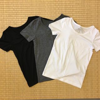 ユニクロ(UNIQLO)のヒートテック半袖肌着3枚☆120(下着)