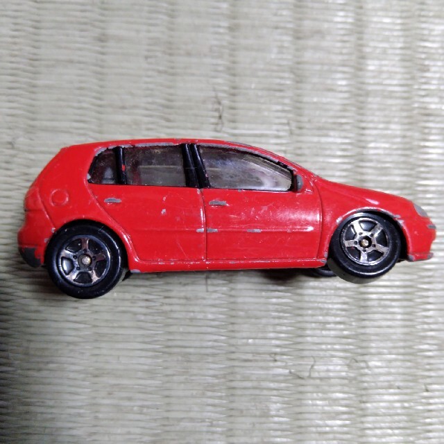 Volkswagen(フォルクスワーゲン)のVW GOLF V 1/57 ミニカー エンタメ/ホビーのおもちゃ/ぬいぐるみ(ミニカー)の商品写真