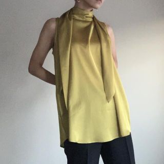 ザラ(ZARA)のZARA スカーフネック サテントップス イエロー S(シャツ/ブラウス(半袖/袖なし))