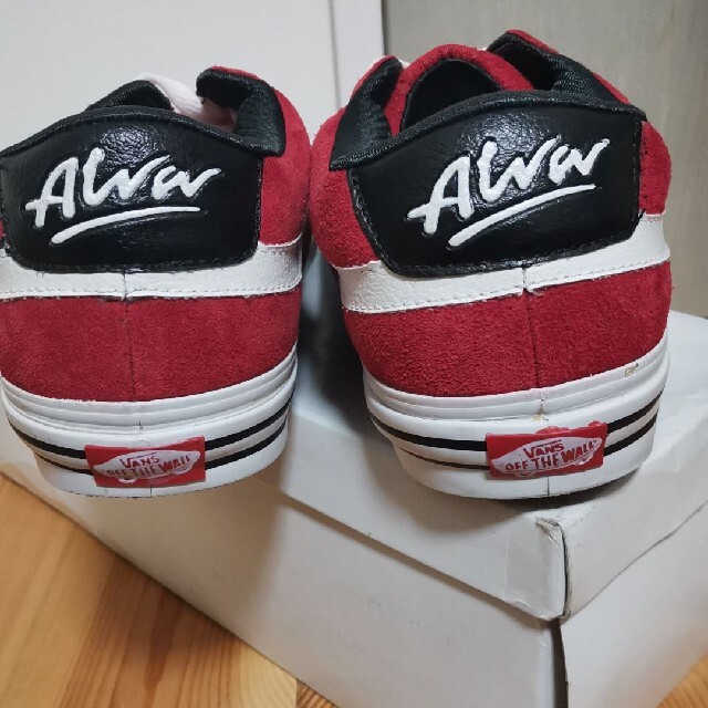 VANS(ヴァンズ)の【早い者勝ち値引き美品】VANS Tony Alva Low レッド29cm メンズの靴/シューズ(スニーカー)の商品写真