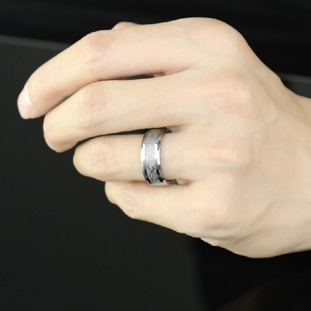 582★サージカルステンレス指輪リング 龍紋柄 メンズのアクセサリー(リング(指輪))の商品写真